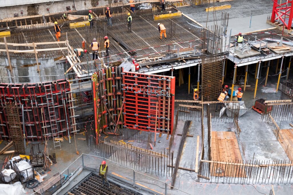 Chantier de travaux de construction spécialisés, secteur le plus exposé au risque de défaillance en France