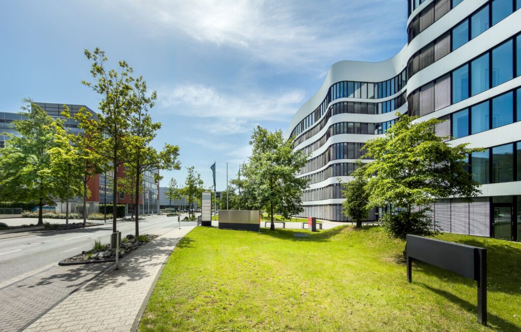 Immeuble de bureaux, activités immobilières, secteur le plus résistant de l'étude