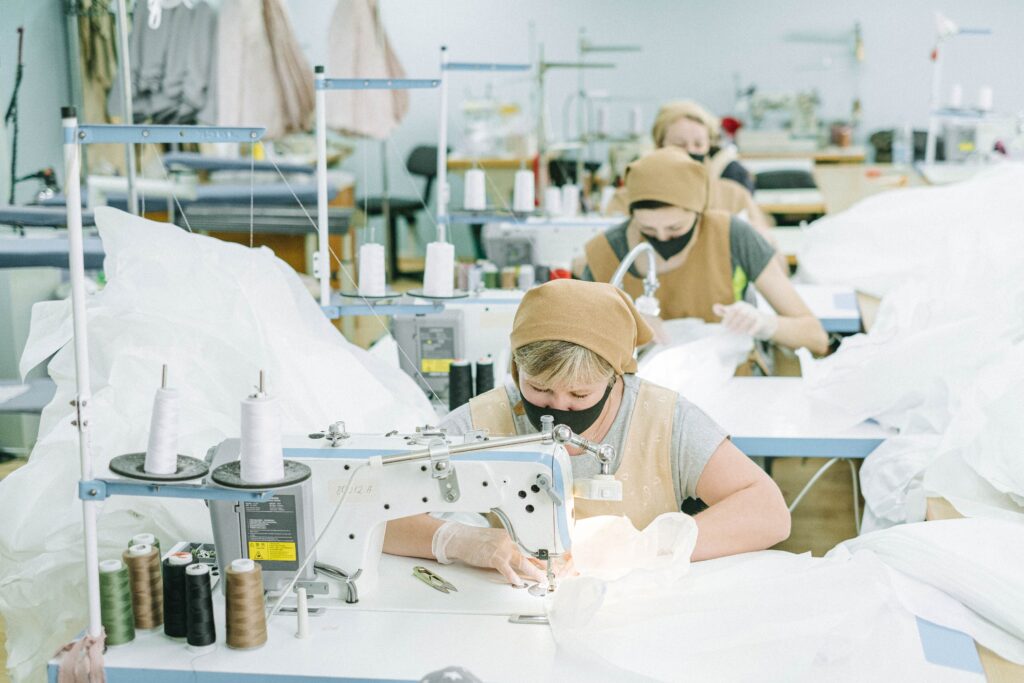 Atelier de production, les activités de main-d'œuvre à faibles marges sont les plus exposées au risque de défaillance d'entreprise
